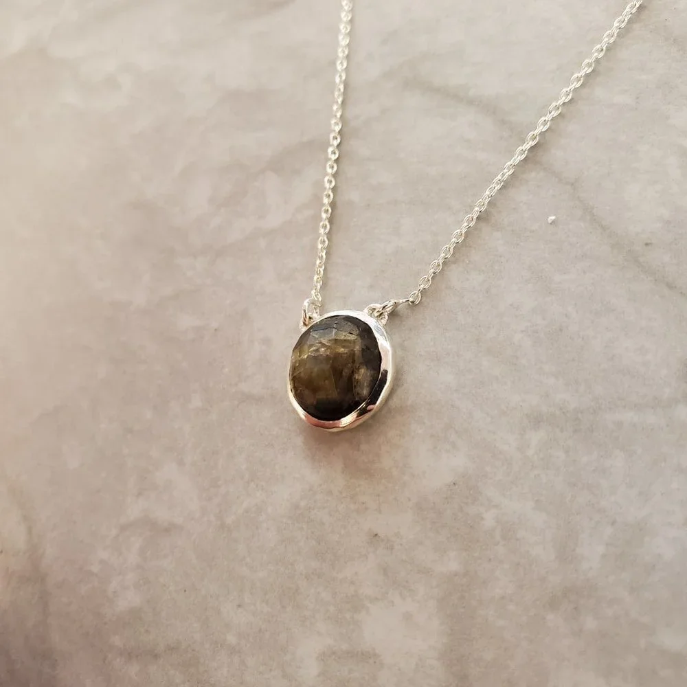 ✨ Stella and Dot Rhinestone Pendant Necklace ✨ - Picture 4 of 10